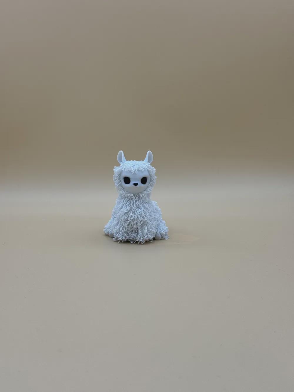 Kleines niedliches Lama in Strickoptik liebevolle Miniaturfigur als Geschenk, Deko oder für das Kinderzimmer