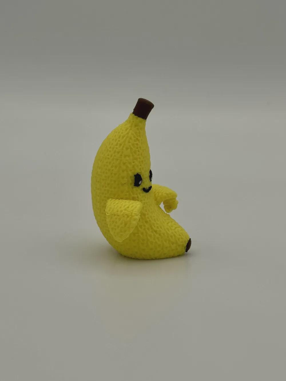 Lächelnde Banane in Strickoptik lustige Miniaturfigur als Deko oder Geschenk