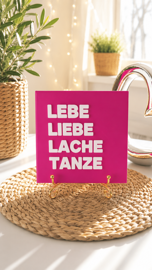 Sprüchekachel „Lebe Liebe Lache Tanze“ von CozyLabs Design