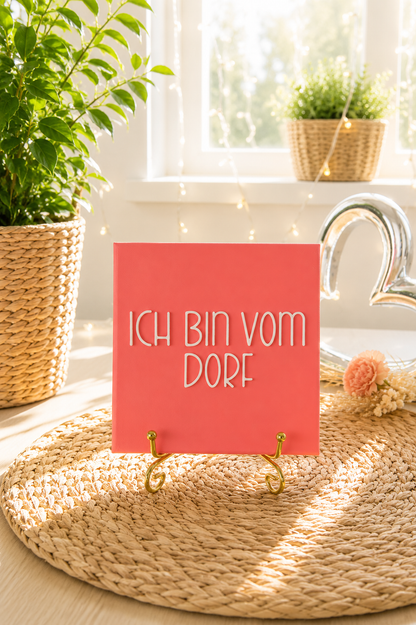 Sprüchekachel „Ich bin vom Dorf“ von CozyLabs Design