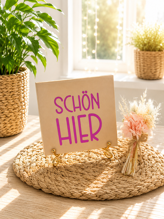 Sprüchekachel „Schön hier“ von CozyLabs Design