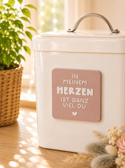 In meinem Herzen ist ganz viel du – Magnet mit Spruch von CozyLabs Design