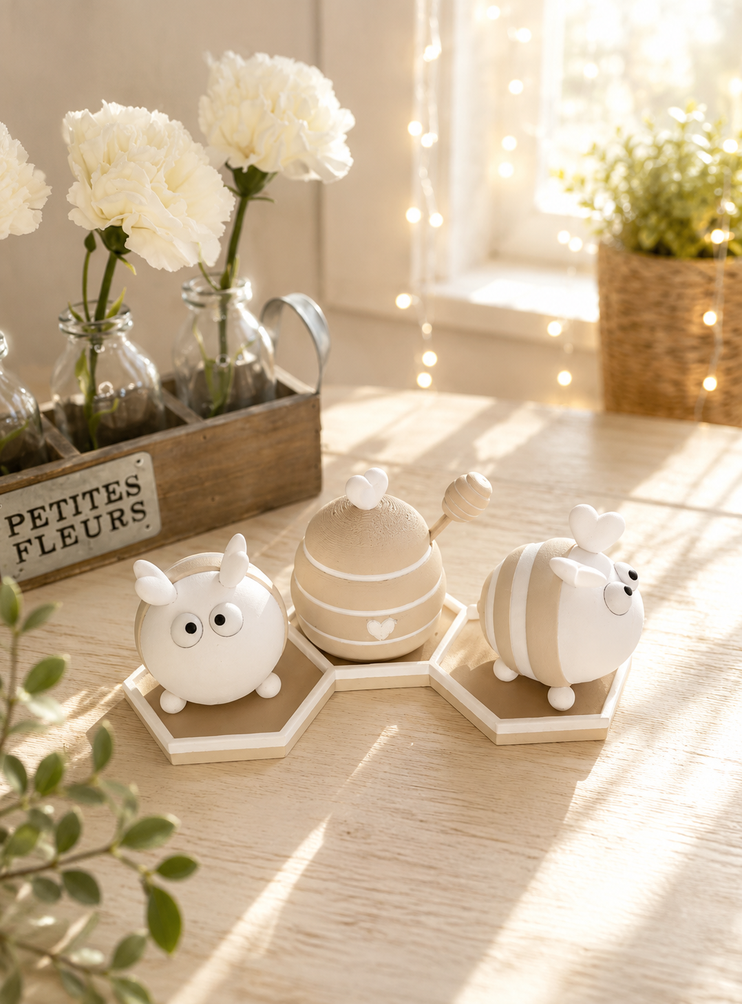 Hummelstreuer Horstie mit Zuckertopf und Wabentablett von CozyLabs Design