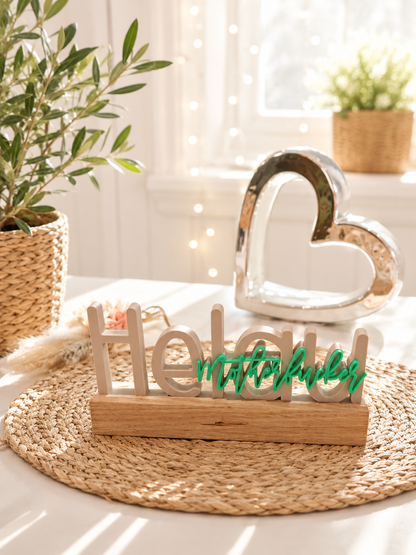Echte Fründe – närrischer 3D-Schriftzug mit Eichenholz-Sockel