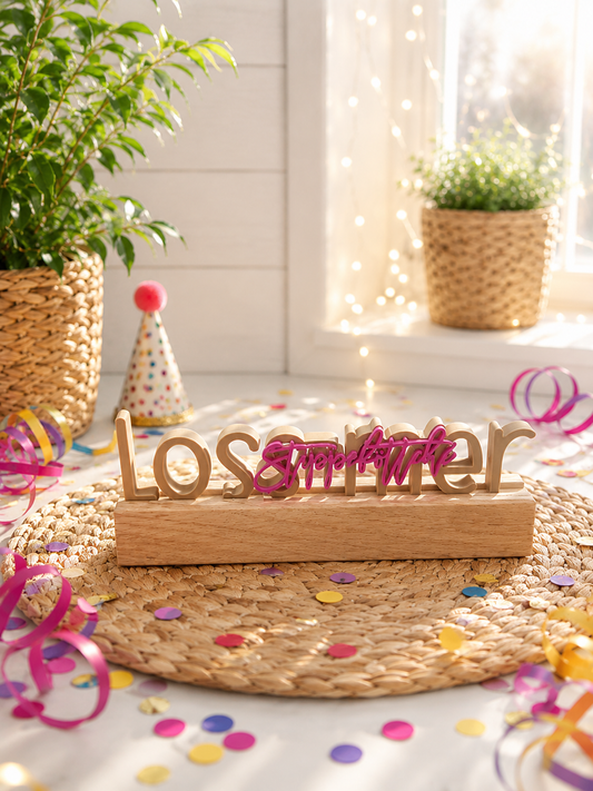 Loss mer Stippeföttchen – närrischer 3D-Schriftzug mit Eichenholz-Sockel