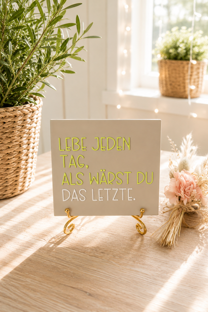 Sprüchekachel „Lebe jeden Tag als wärst du das Letzte“ von CozyLabs Design
