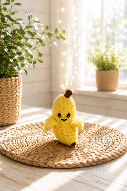Lächelnde Banane in Strickoptik als Geschenkidee von CozyLabs Design