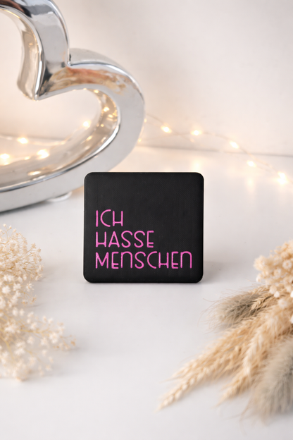 Happy Little Quote Magnet – Statement2Go "Ich hasse Menschen"