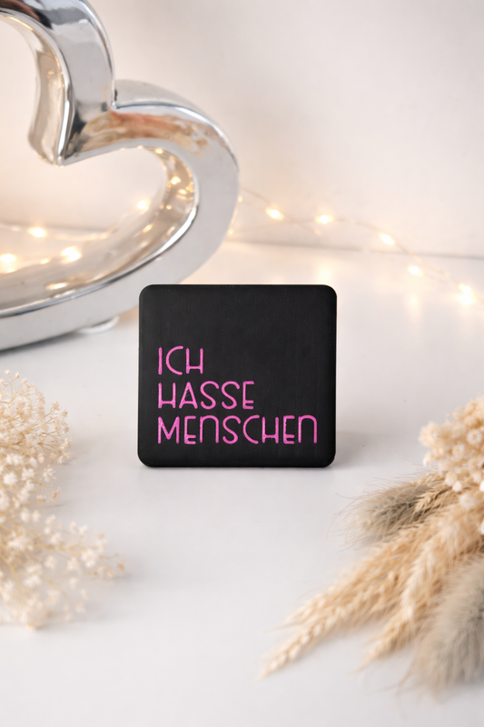 Happy Little Quote Magnet – Statement2Go "Ich hasse Menschen"