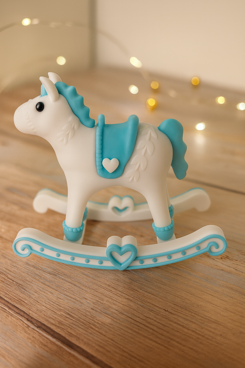 Schaukelpferd von CozyLabs Design, große und kleine Versionen, bezaubernde Hygge-Weihnachtsdeko