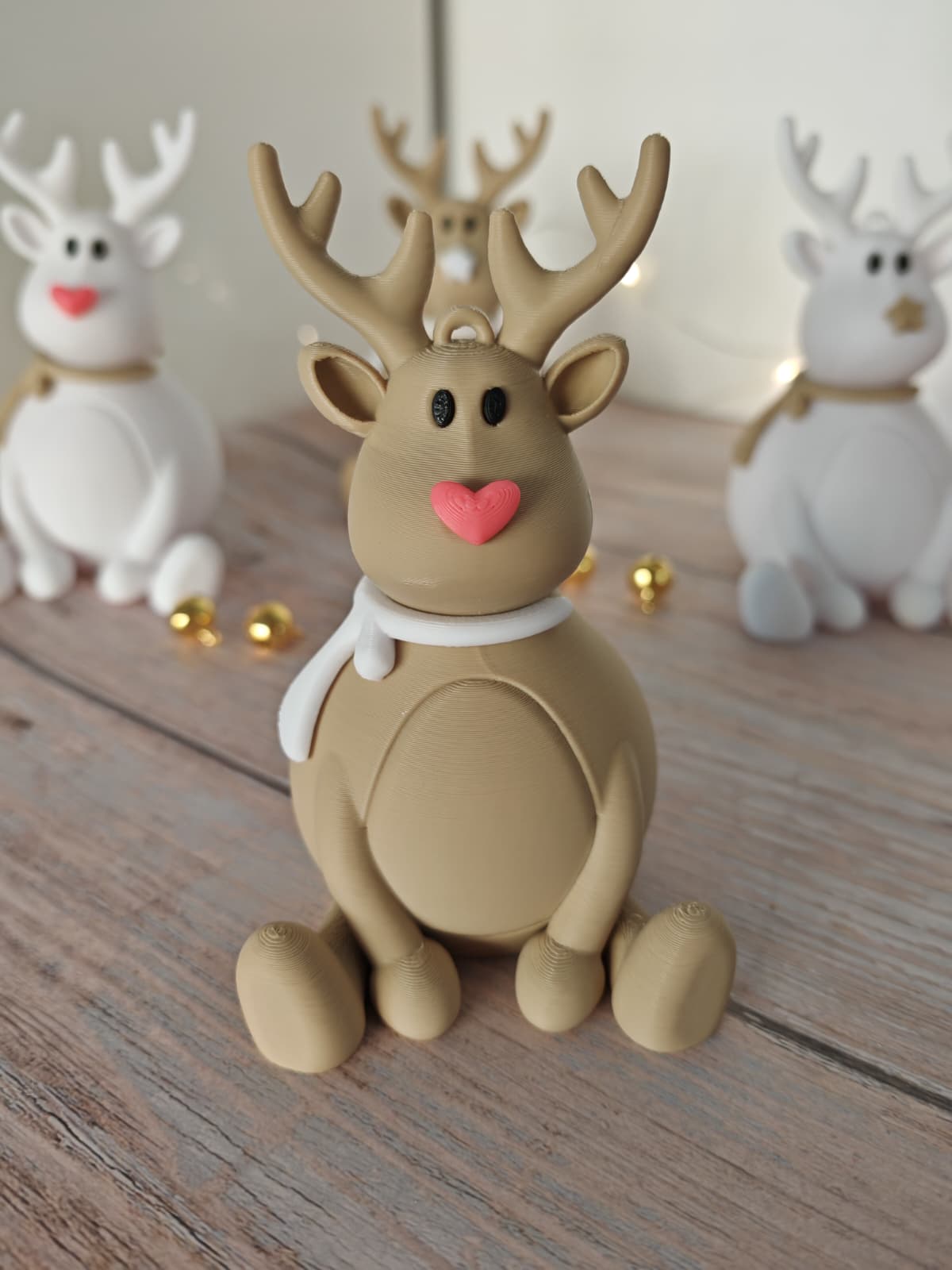 Rudi Rentier von CozyLabs Design, detailreiche Weihnachtsdekoration in warmem Stil