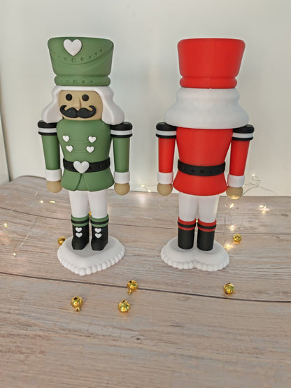 Herzknacker Nussknacker 25 cm – Weihnachtsdeko Figur in Rosa, Oliv & Rot mit Herz – Magische Geschenkidee, moderne Weihnachtsdekoration