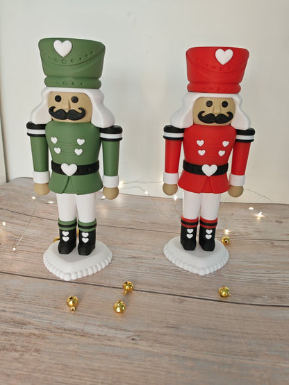 Herzknacker Nussknacker 25 cm – Weihnachtsdeko Figur in Rosa, Oliv & Rot mit Herz – Magische Geschenkidee, moderne Weihnachtsdekoration