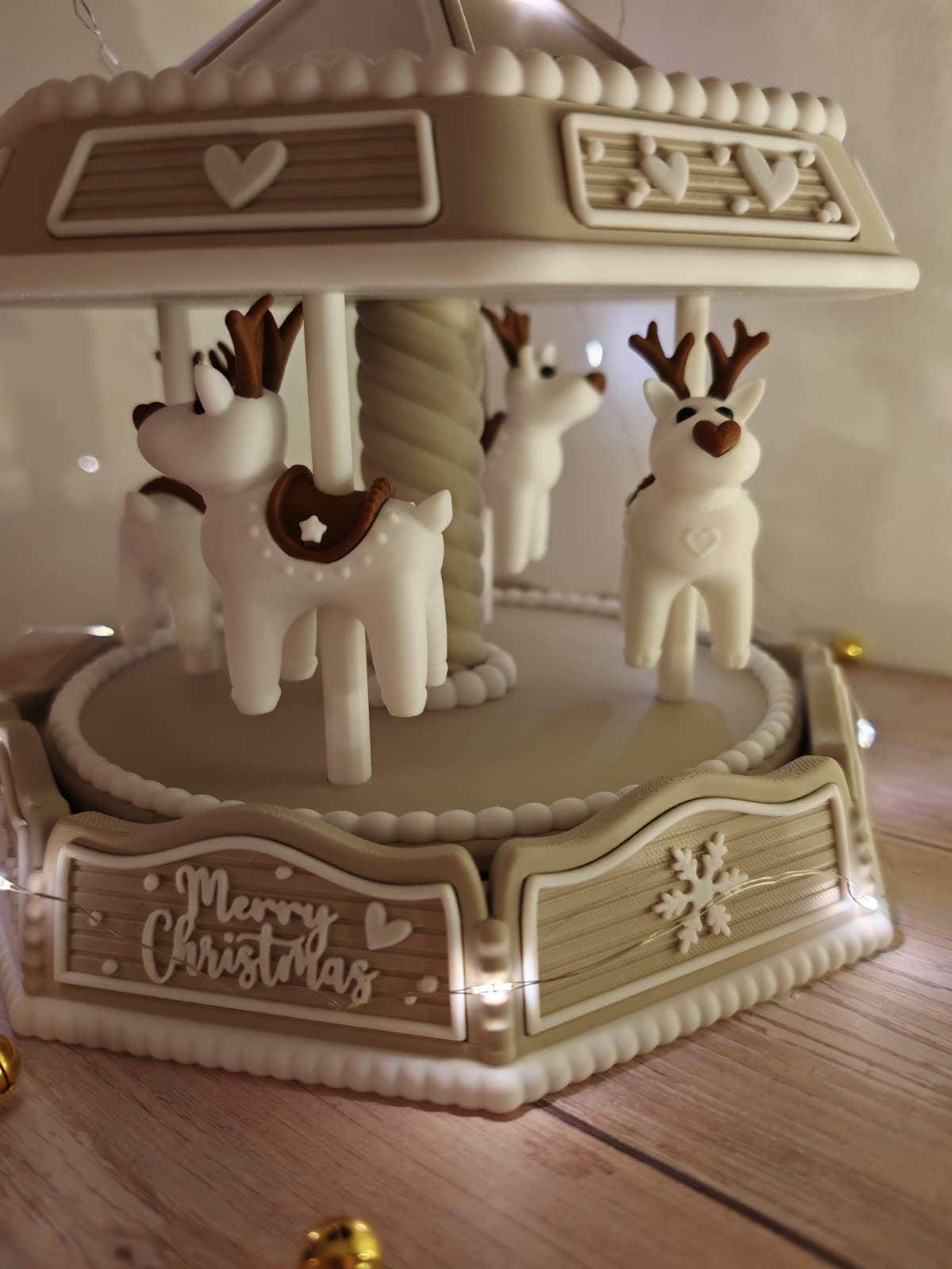 Ein Hauch Kindheitszauber – Das magische Weihnachts-Karussell ✨