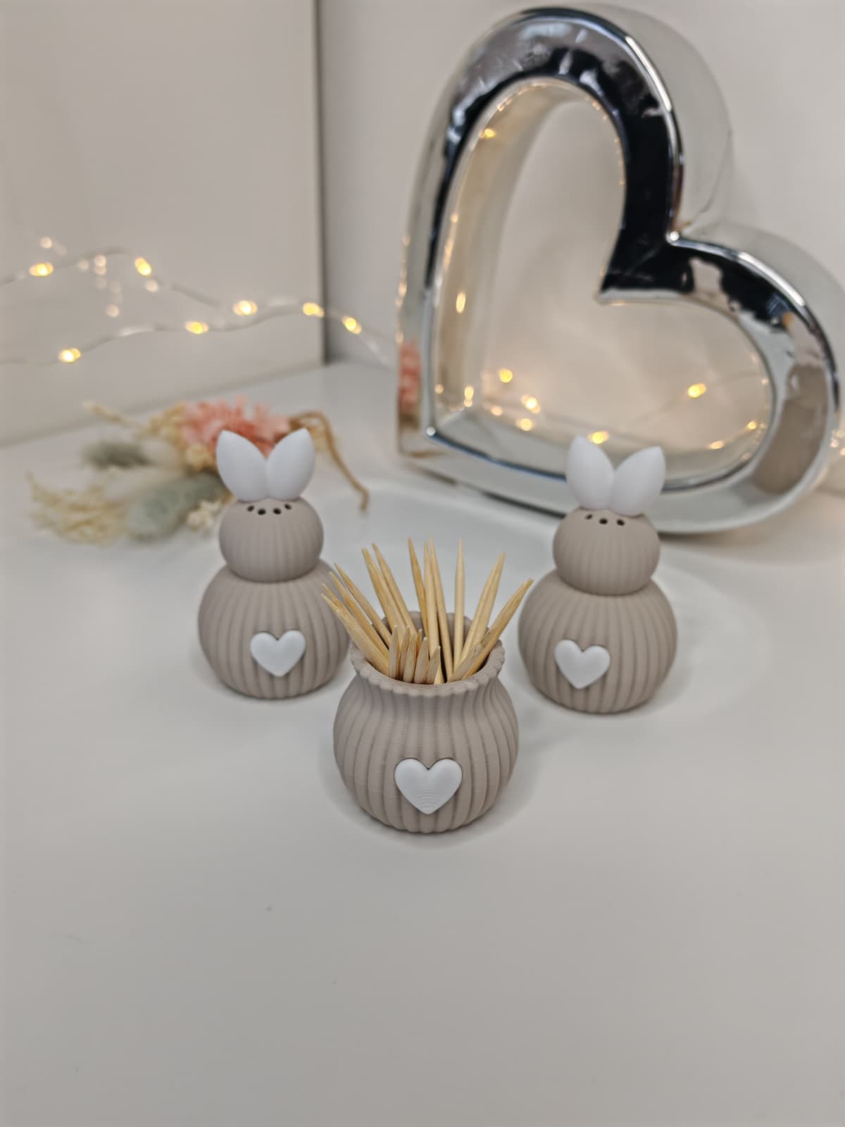 Salz- & Pfefferstreuer in Hasenoptik mit Zahnstocherhalter – Cozy Osterdeko im Scandi-Stil