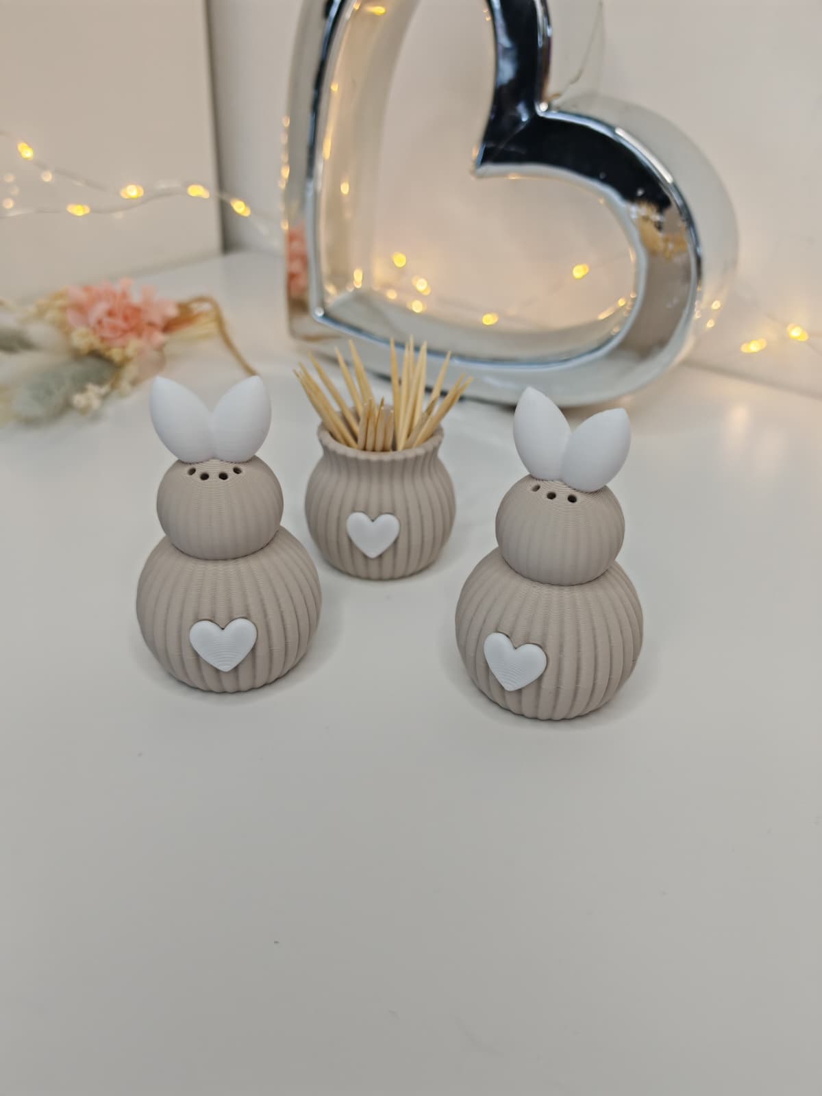 Salz- & Pfefferstreuer in Hasenoptik mit Zahnstocherhalter – Cozy Osterdeko im Scandi-Stil