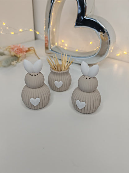 Salz- & Pfefferstreuer in Hasenoptik mit Zahnstocherhalter – Cozy Osterdeko im Scandi-Stil