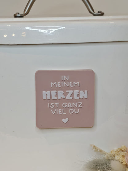 Happy Little Quote Magnet – Statement2Go "In meinem Herzen ist ganz viel du"