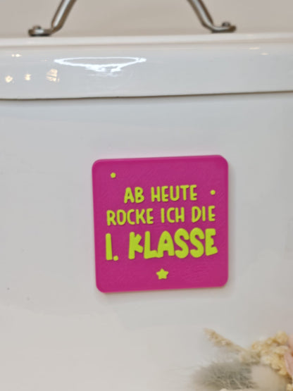 Happy Little Quote Magnet – Statement2Go "Ab heute rocke ich die 1. Klasse"