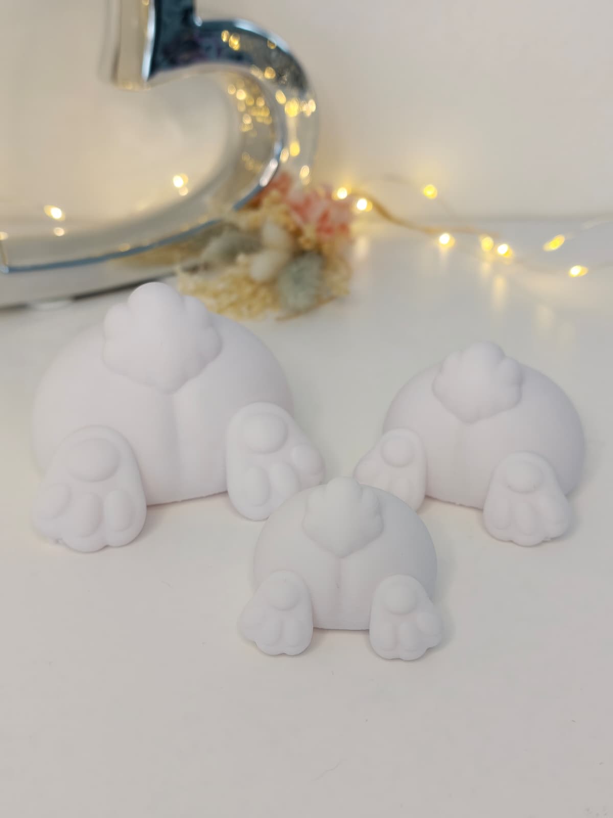 Hoppelpopos – Niedliche Hasenpopo-Deko in Weiß | Cozy Osterdeko in drei Größen