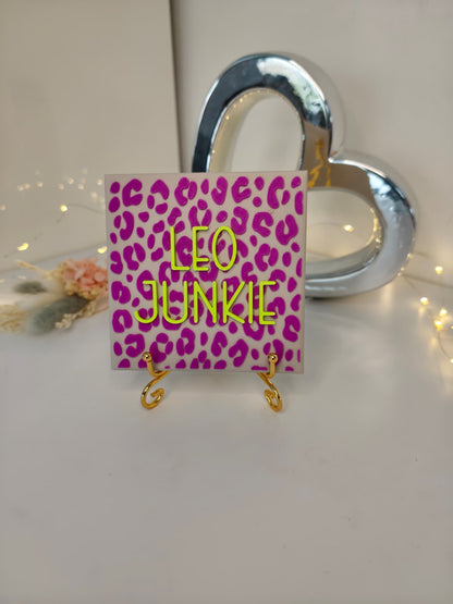 Sprüchekachel "Leo Junkie"