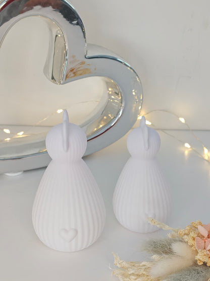 Modernes Deko Huhn in Riffeloptik mit Herz – stilvolle Frühlings- & Osterdeko