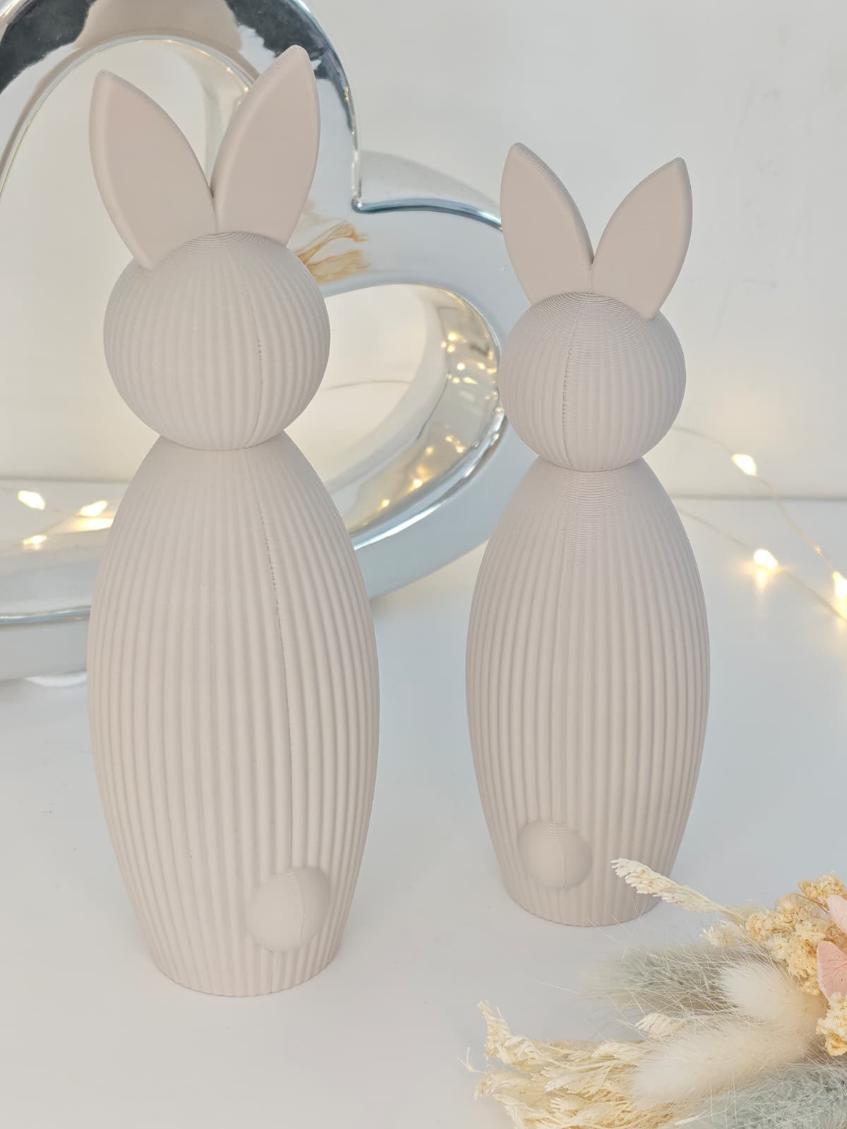 Hasenfigur mit Riffeloptik – Minimalistische Osterdeko mit Herzdetail