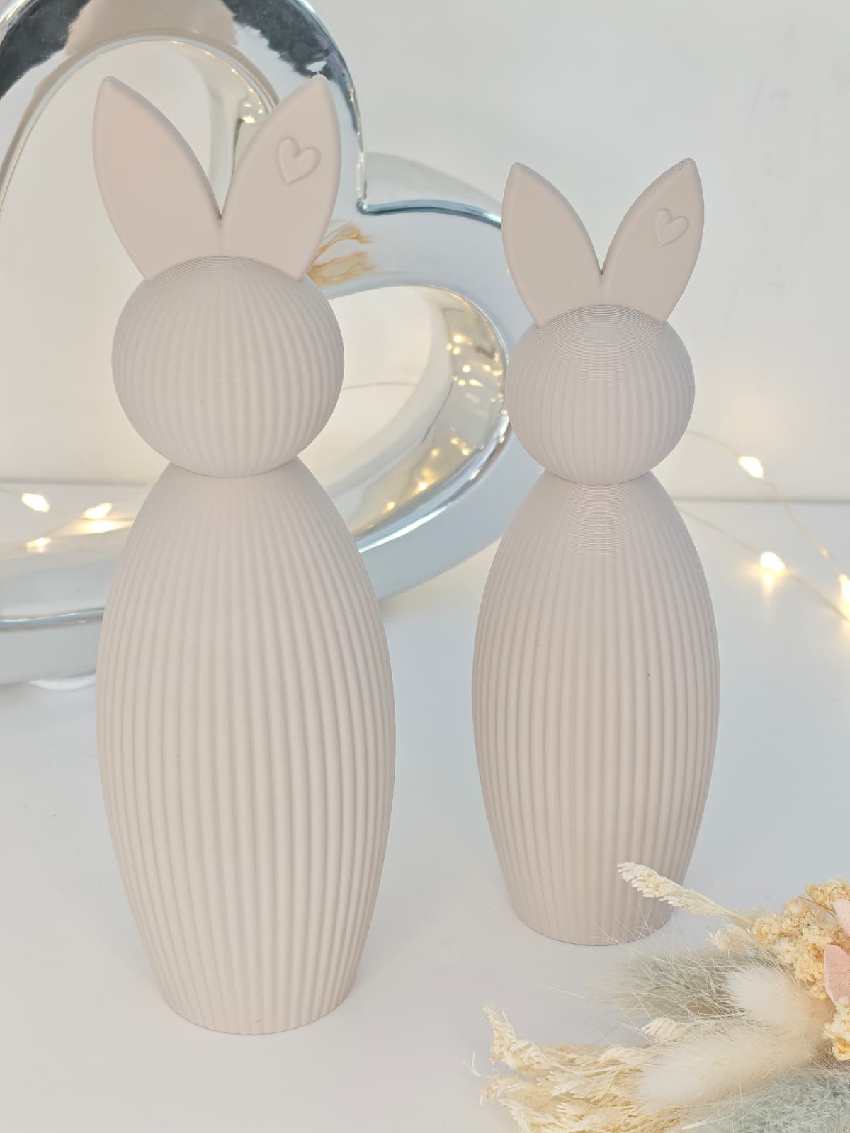 Hasenfigur mit Riffeloptik – Minimalistische Osterdeko mit Herzdetail