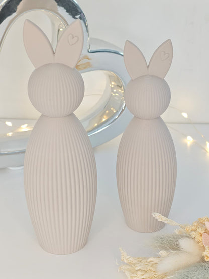 Hasenfigur mit Riffeloptik – Minimalistische Osterdeko mit Herzdetail