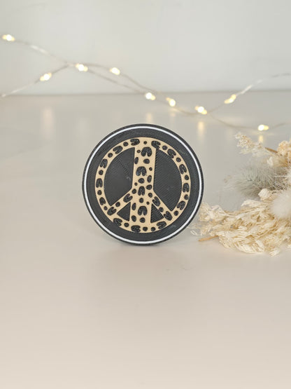 Leo Magnet auf Dekoplatte – stilvoller Magnet mit Statement