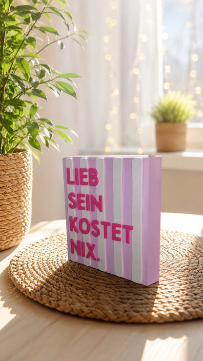 Freche Streifen – kleiner Deko-Aufsteller mit Spruch "Lieb sein kostet nichts"