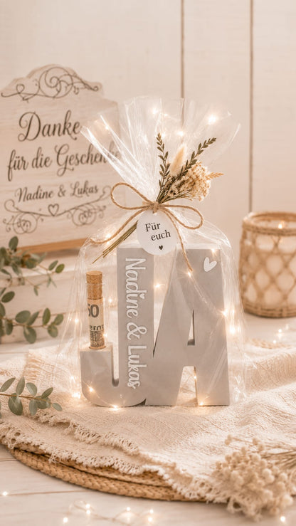 Personalisierter Geldgeschenk Aufsteller mit Namen | Hochzeitsgeschenk für Brautpaar | Reagenzglas Halter mit Anhänger