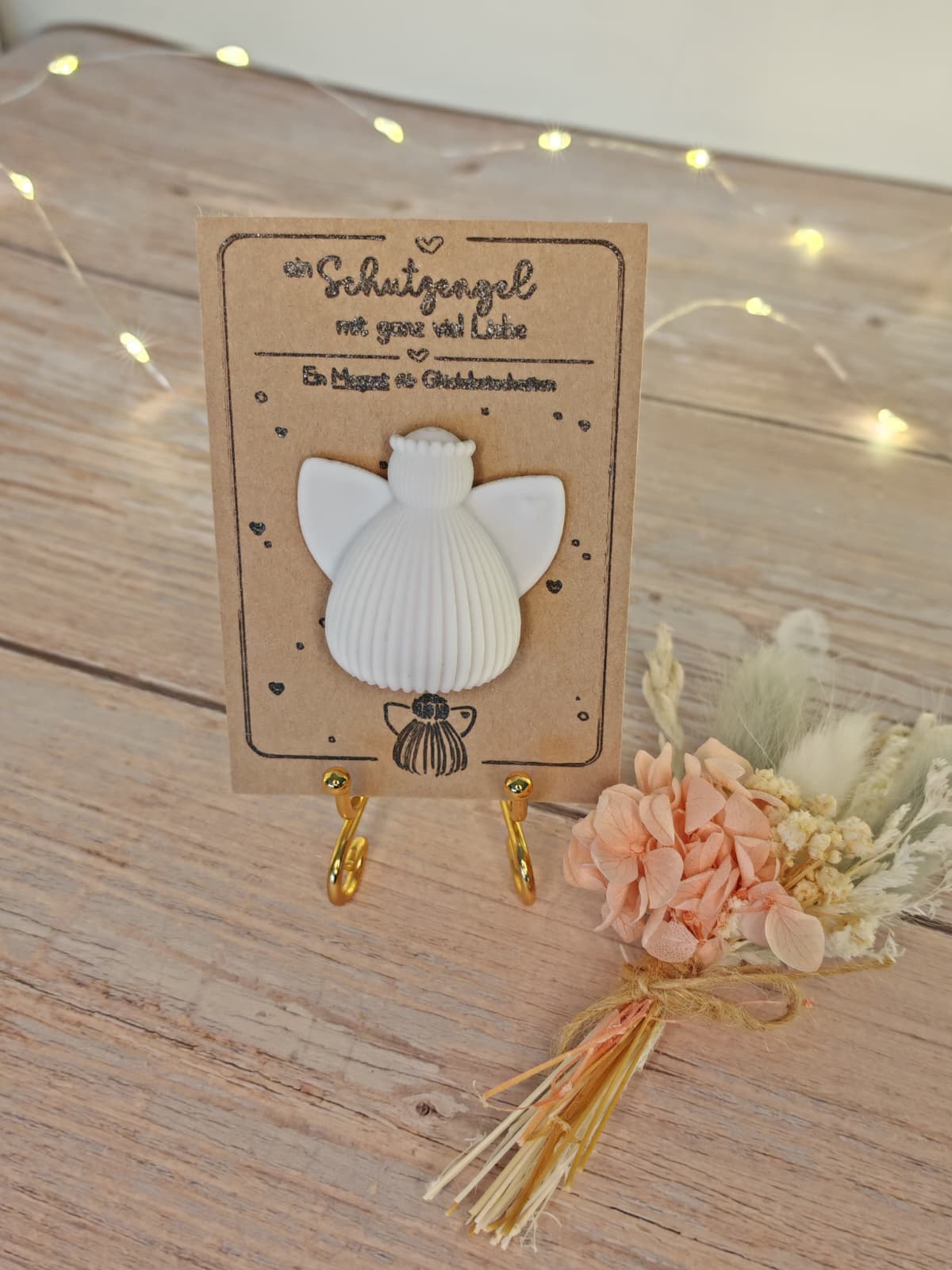 Paulinchen Schutzengel-Magnet – Süßer Glücksbringer mit Brettchen oder Karte | Liebevolles Geschenk & Schutzengel