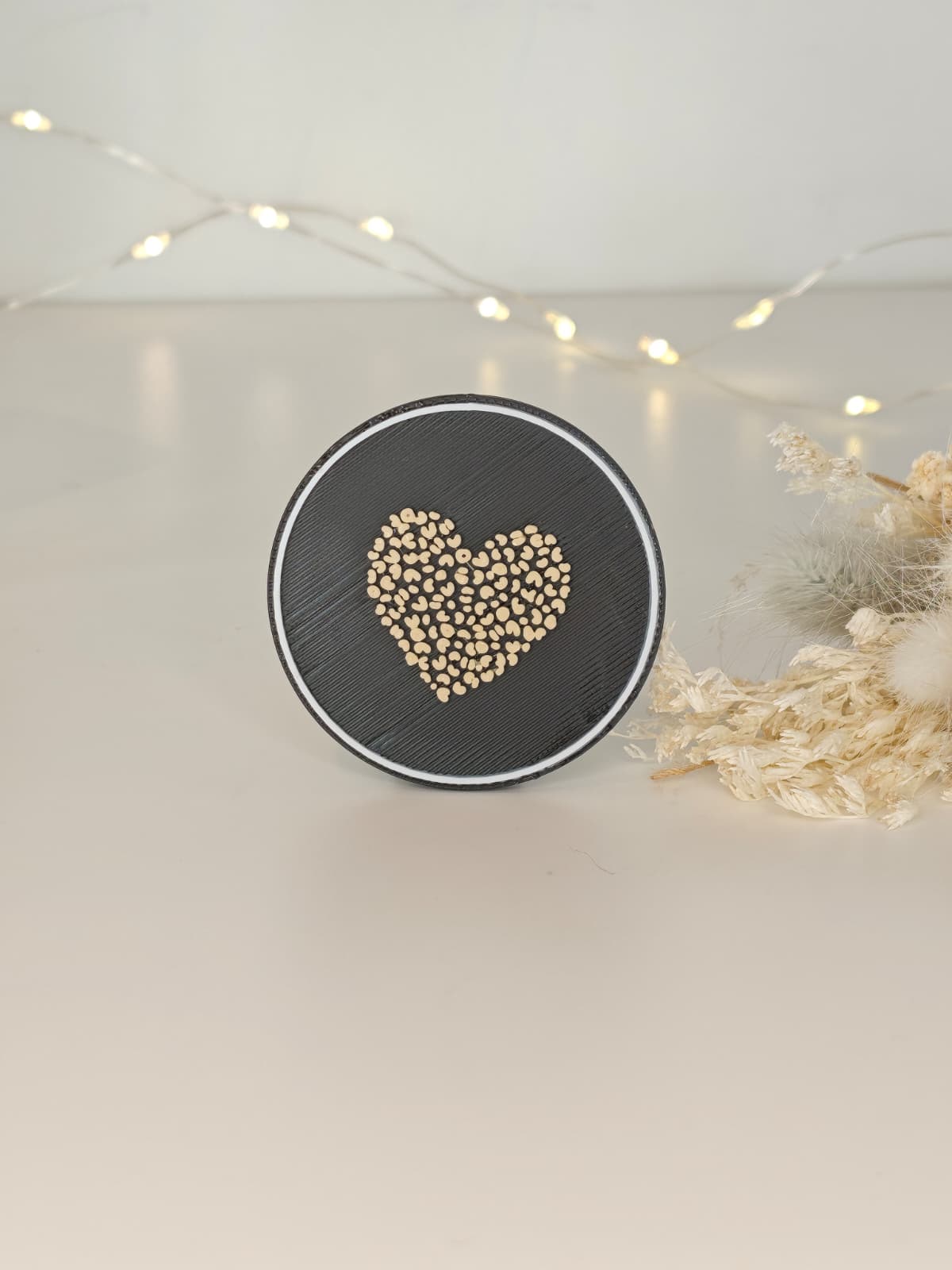 Leo Magnet auf Dekoplatte – stilvoller Magnet mit Statement