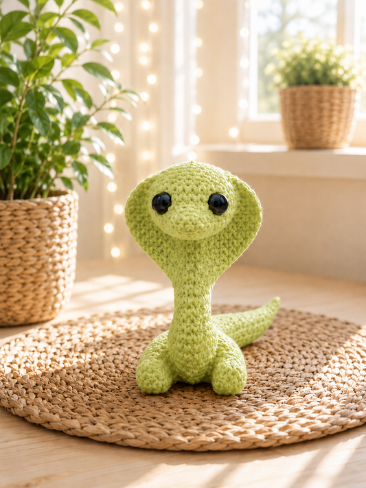 Kobraschlange-Figur in Strickoptik von CozyLabs Design