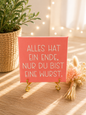 Sprüchekachel „Alles hat ein Ende, nur du bist eine Wurst“ von CozyLabs Design