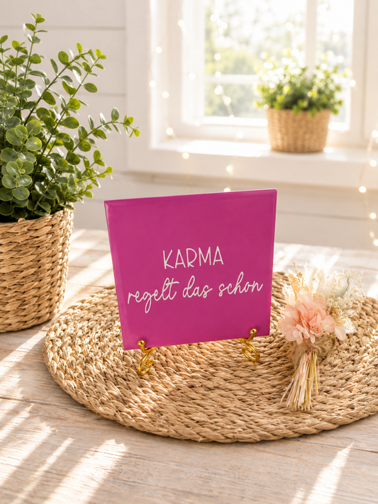 Sprüchekachel „Karma regelt das schon"