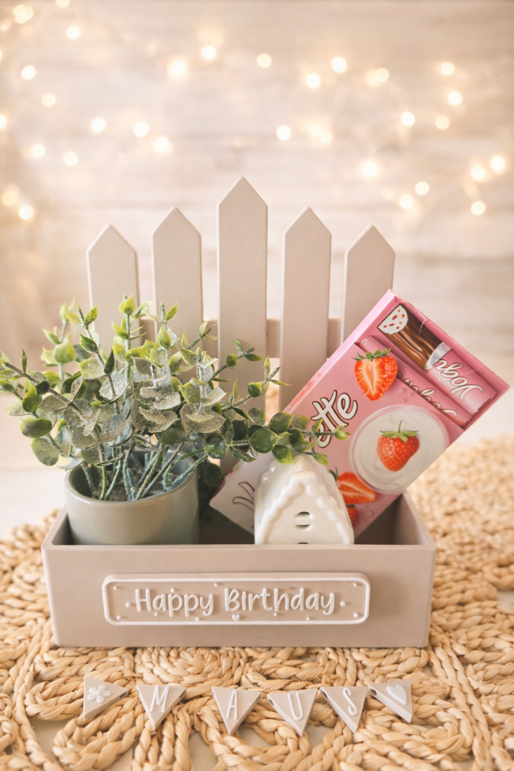 Garten mit Zaun – Geschenkbox mit personalisierbarem Schild