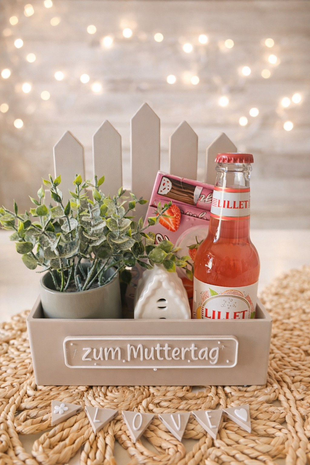 Garten mit Zaun – Geschenkbox mit personalisierbarem Schild
