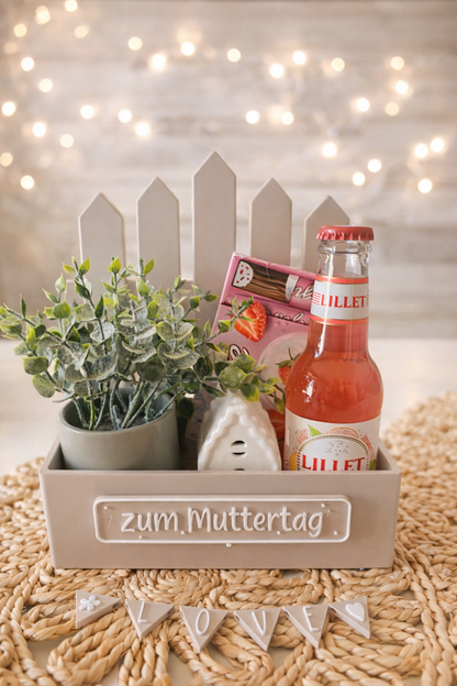 Garten mit Zaun – Geschenkbox mit personalisierbarem Schild