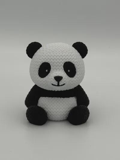 Kleiner niedlicher Panda in Strickoptik  als Geschenk, Kinderzimmer-Deko oder Sammlerfigur