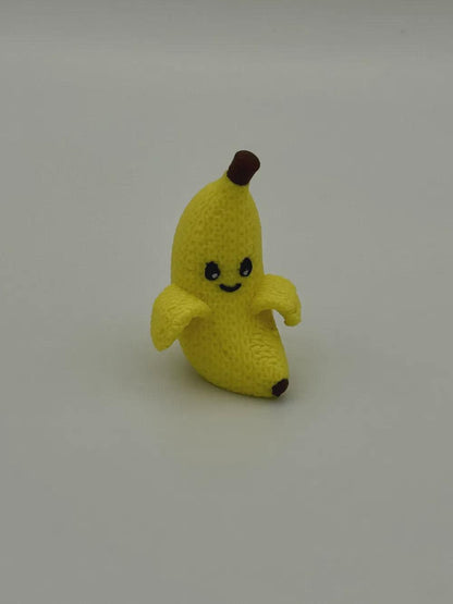 Lächelnde Banane in Strickoptik  lustige Miniaturfigur als Deko oder Geschenk