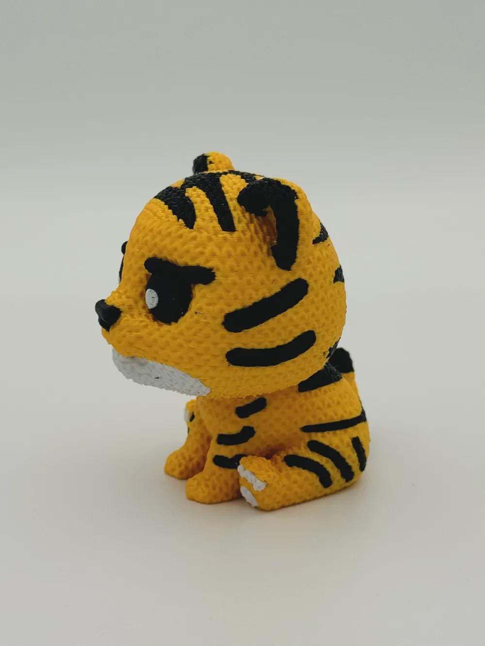 Kleiner Tiger in Strickoptik  starke Miniaturfigur als Deko, Geschenk oder Sammlerstück