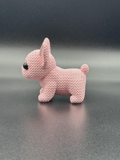 Kleiner Frenchie-Welpe in Strickoptik  süße Miniaturfigur als Deko oder Geschenk für Hundefans