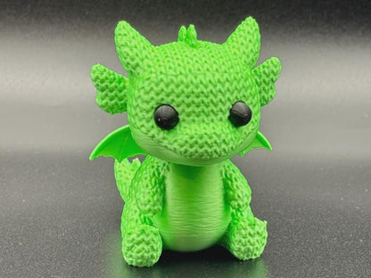 Kleiner Drache in Strickoptik  verspielte Miniaturfigur als Geschenk, Deko oder Sammlerobjekt