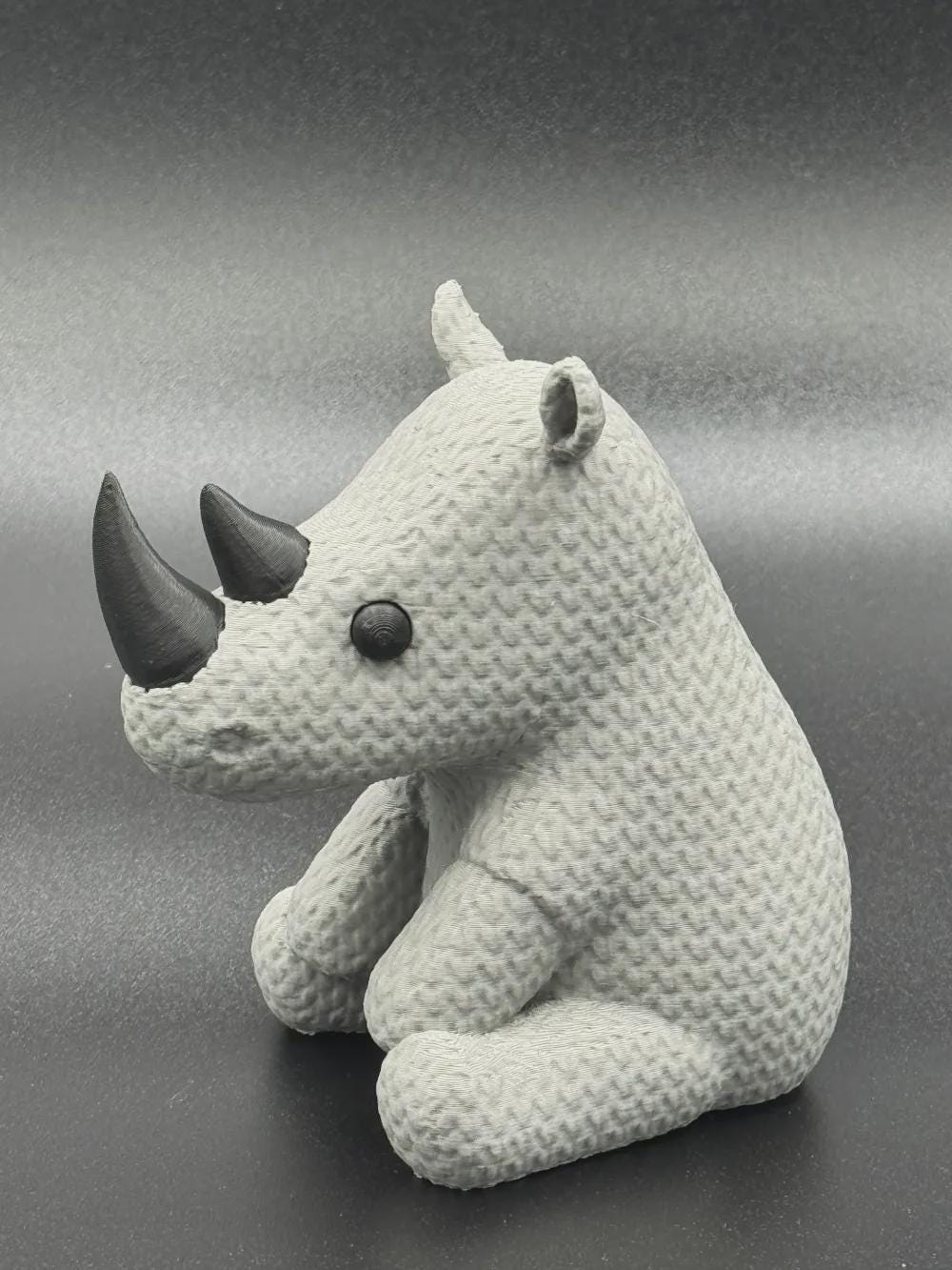 Kleines Nashorn in Strickoptik  starke Miniaturfigur als Deko, Geschenk oder Sammlerstück