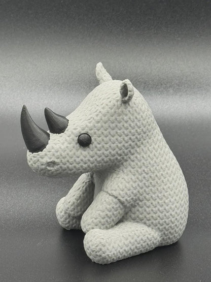 Kleines Nashorn in Strickoptik  starke Miniaturfigur als Deko, Geschenk oder Sammlerstück