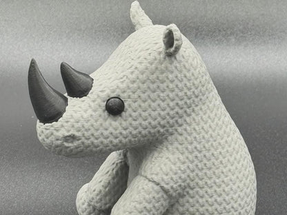 Kleines Nashorn in Strickoptik  starke Miniaturfigur als Deko, Geschenk oder Sammlerstück