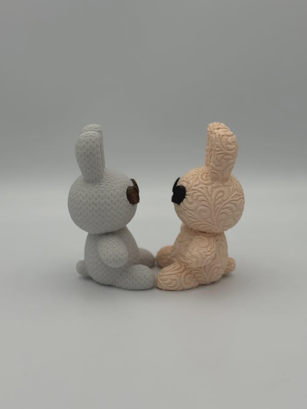 Kleiner Osterhase in Strukturoptik  liebevolle Dekofigur zu Ostern oder als Geschenk