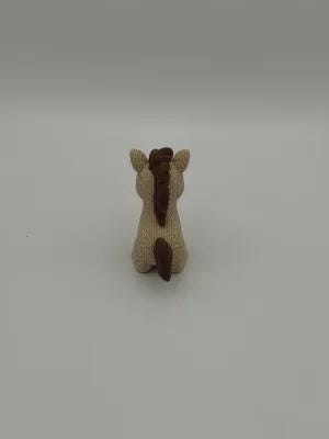 Kleines Pferd in Strickoptik  niedliche Miniaturfigur als Deko, Geschenk oder für Pferdefans